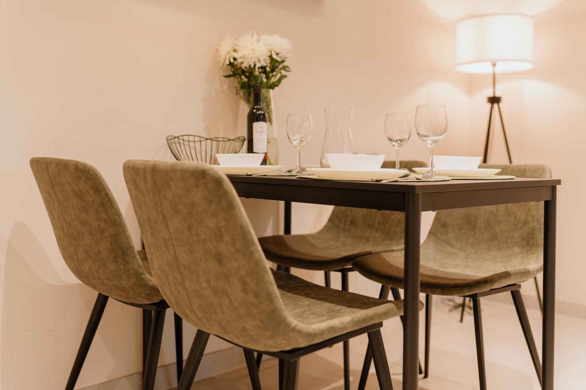 Homely - Huge Terrace, Modern, Quiet, Near Kudamm Berlin