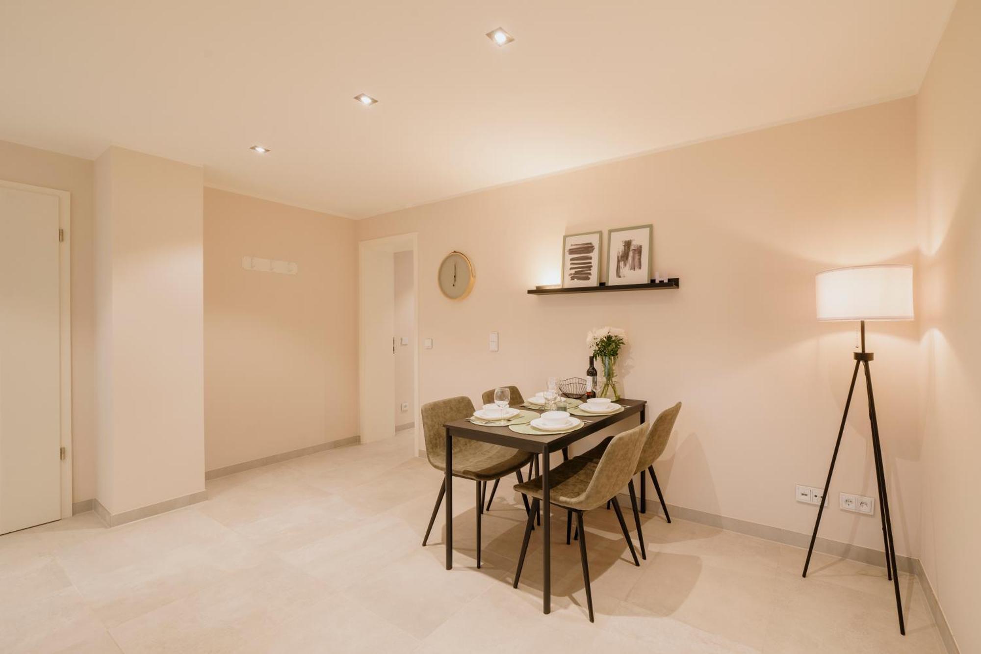 Homely - Huge Terrace, Modern, Quiet, Near Kudamm Appartement *