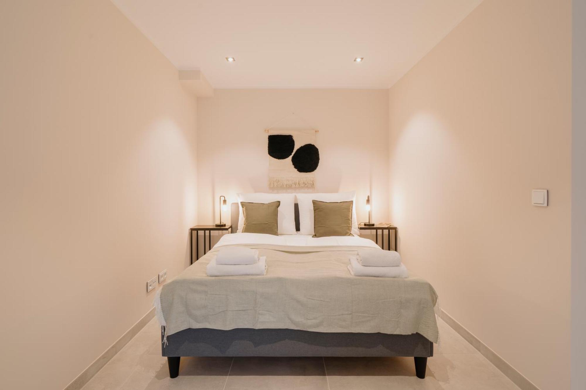 Homely - Huge Terrace, Modern, Quiet, Near Kudamm *
